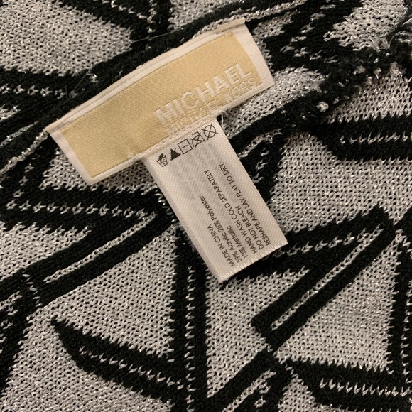 ⚡️⚡️2️⃣0️⃣⚡️⚡️Like New Micheal Kors beanie - Picture 2 of 2